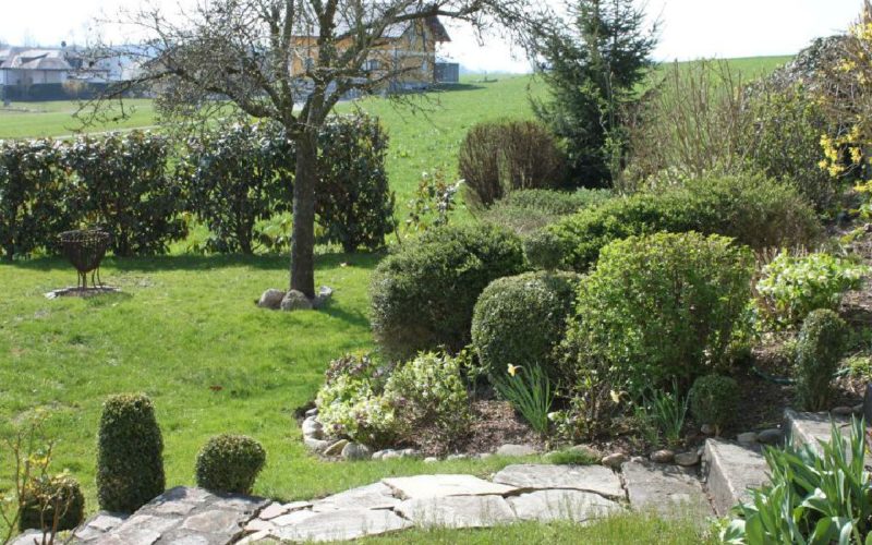 Der Garten der Pension Rosengarten in Franking am Holzöstersee - ein Einöd für die Ruhe!