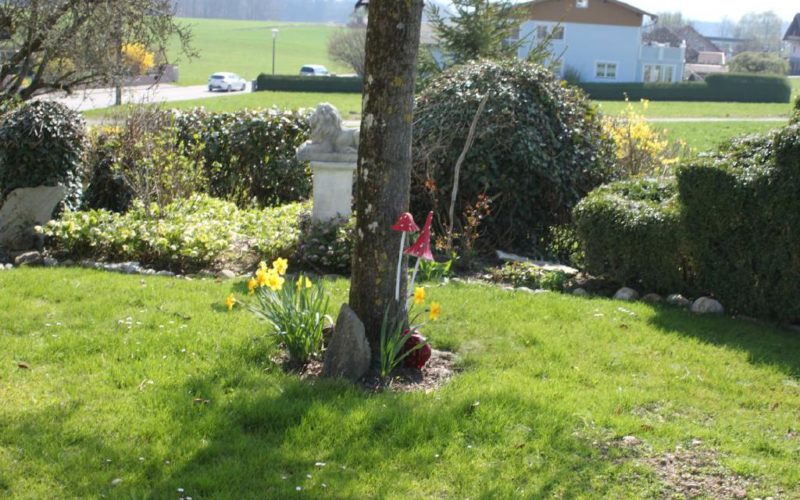 Der Garten der Pension Rosengarten in Franking am Holzöstersee - ein Einöd für die Ruhe!